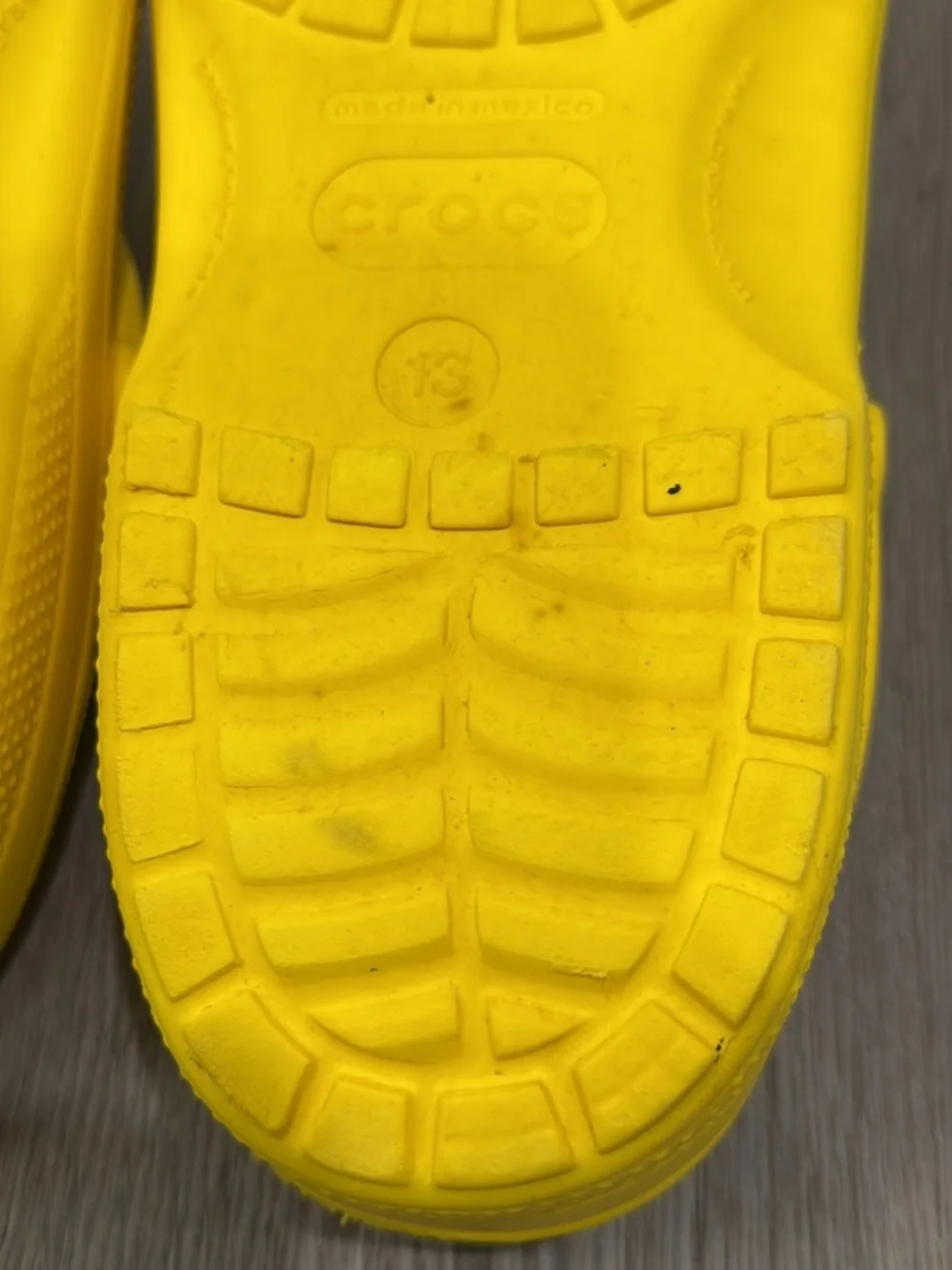 CROCS Classic Clog in Bright Yellow men’s size 13